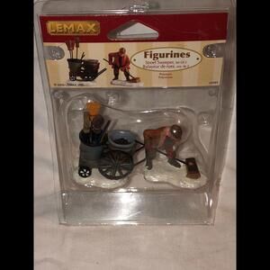 LEMAX STREET SWEEPER Set of 2 Christmas Village Figurine 2005 Polyresin 52093